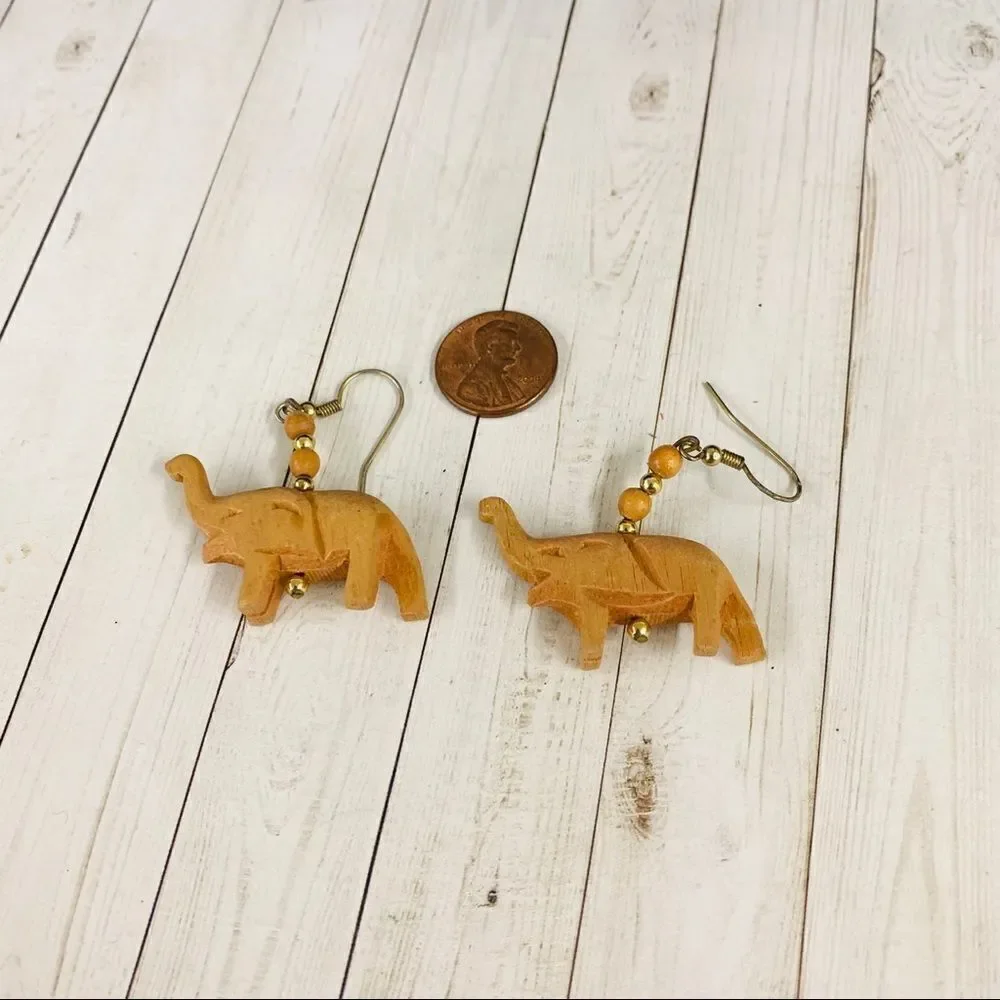 Wood Elephant Fetish Earrings‎